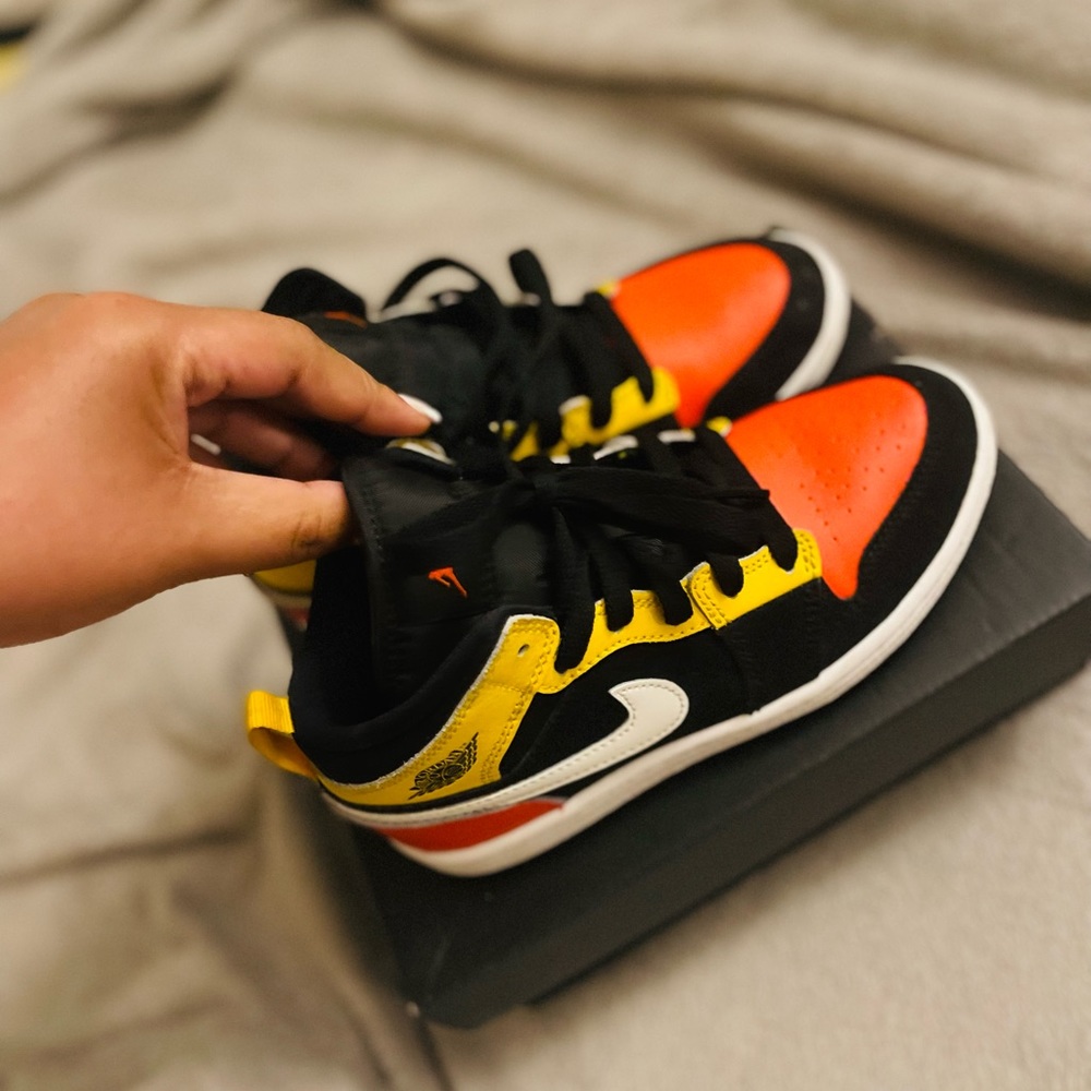 jordan mid 1 black, yellow , orange & white .Good condition preschool size 2